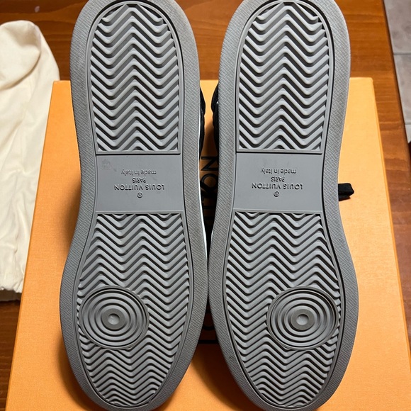 Louis Vuitton RIVOLI SNEAKER BOOT size 12 - Picture 2 of 3